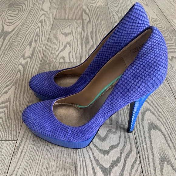 Beautiful Rachel Roy Blue Textured Pumps 😍💙 - Picture 4 of 9